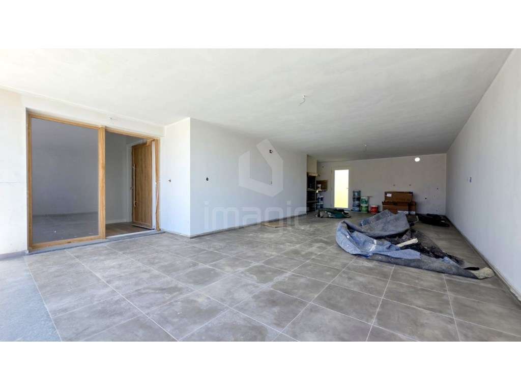 MORADIA T4 TÉRREA NOVA em SANTO ISIDORO-22