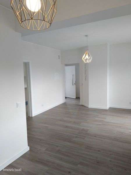 Arrenda-se apartamento T2 bem localizado