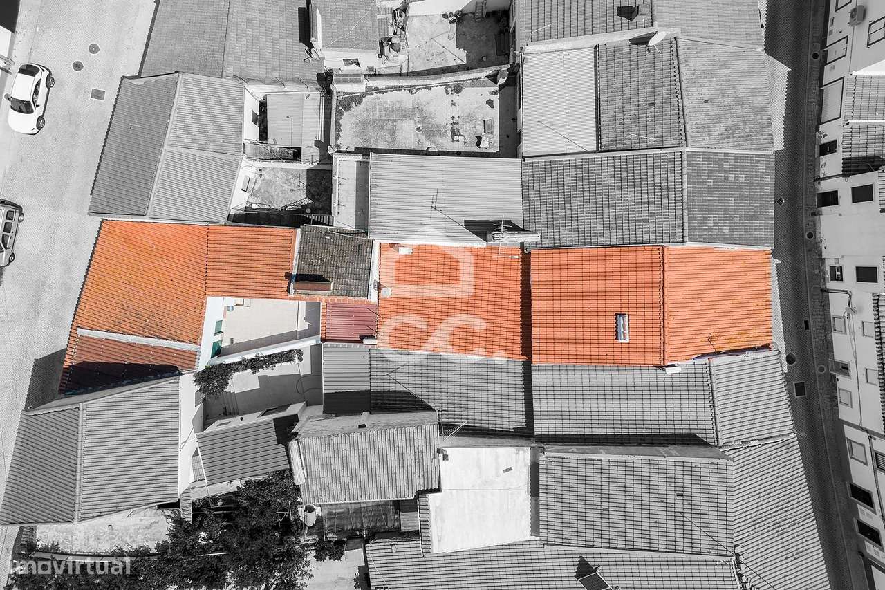 Prédio c/ 4 frações: Duas Moradias T2 e Dois Espaços de Comércio | Vim - Grande imagem: 3/60