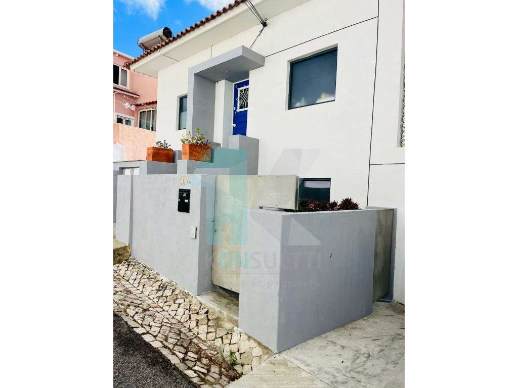 Moradia T3 + T2 em São João do Estoril - Alapraia-37