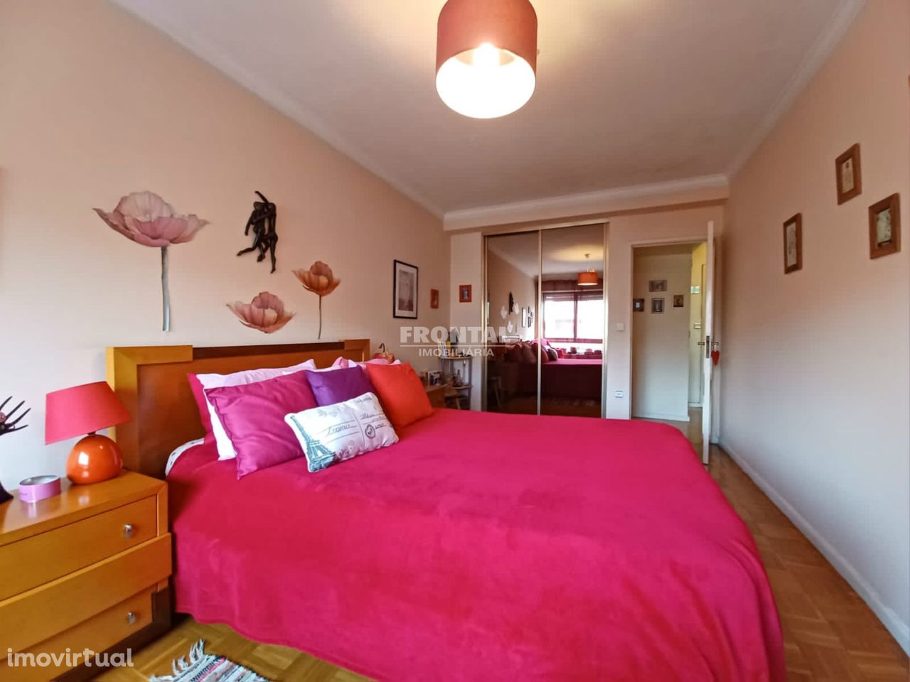 Apartamento T4 em Monte dos Burgos