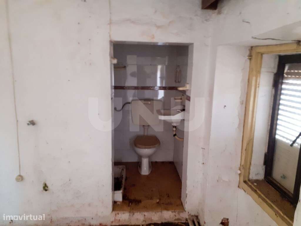Moradia para remodelar em Barbacena - Elvas-8
