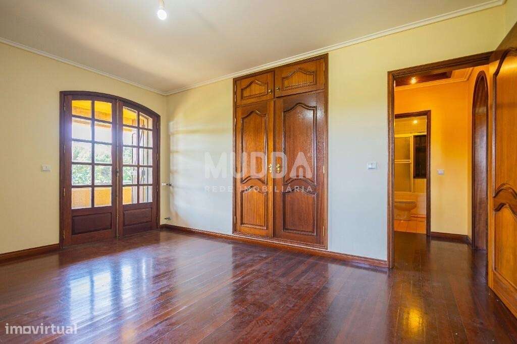 Oportunidade em Azurva – Moradia Isolada com Grande Terreno!-27