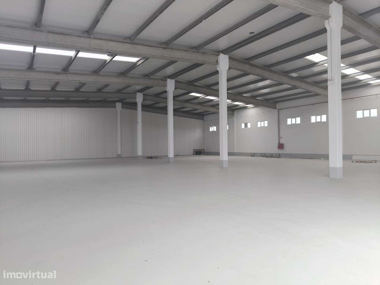 Armazém de 1160m2 na Rua do Laboratorio no MONTIJO - Grande imagem: 2/4