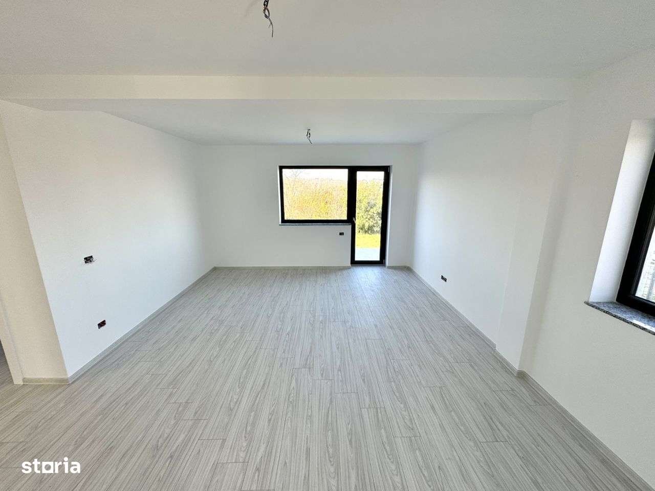 5 camere! ASFALT! CANALIZARE! Incalz in pard! Vila Bucium - Visan - Imagine principală: 5/12
