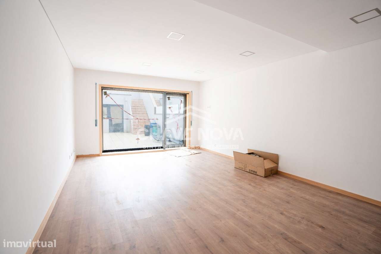 Moradia T3+1 situada em Laborim junto a A1 e Avenida da República! - Grande imagem: 4/25