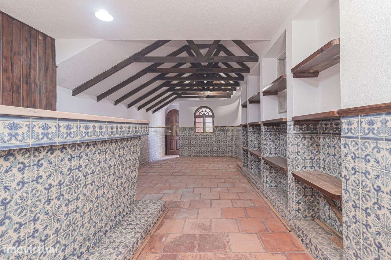 Distinta Moradia, com piscina e adega - perto de praias-18