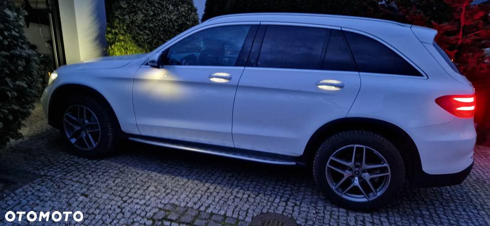 Mercedes-Benz GLC 300 4Matic 9G-TRONIC - 2