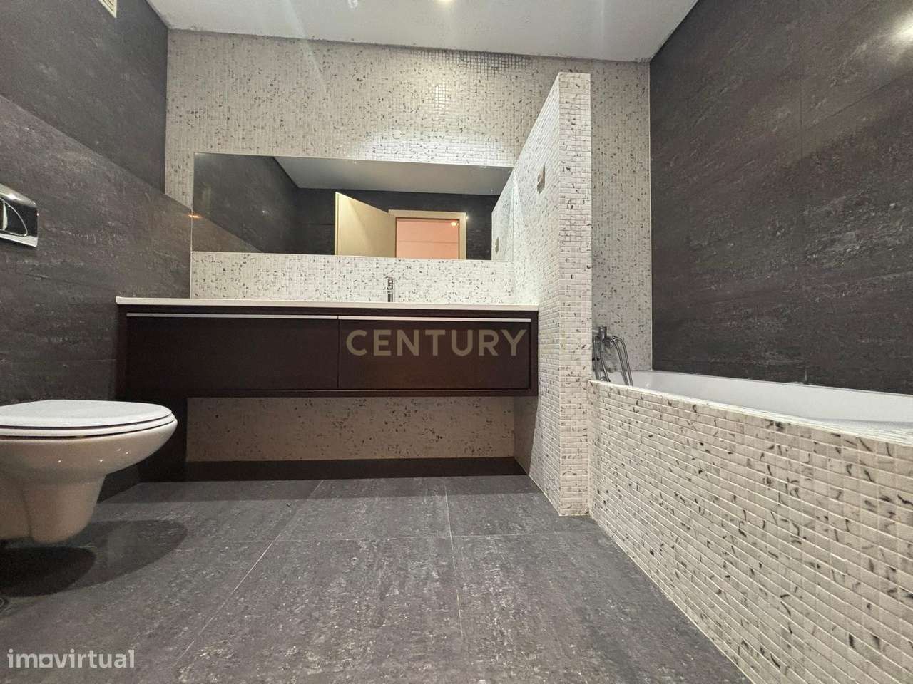 Apartamento T2  no Entroncamento com Garagem Fechada-14