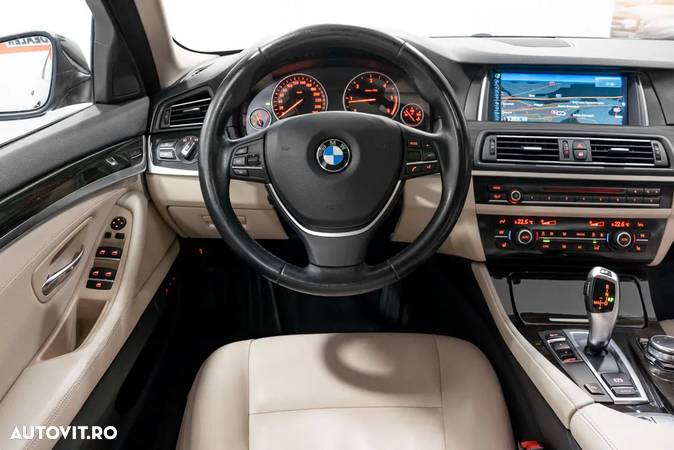 BMW Seria 5 520d Aut. Luxury Line - 30