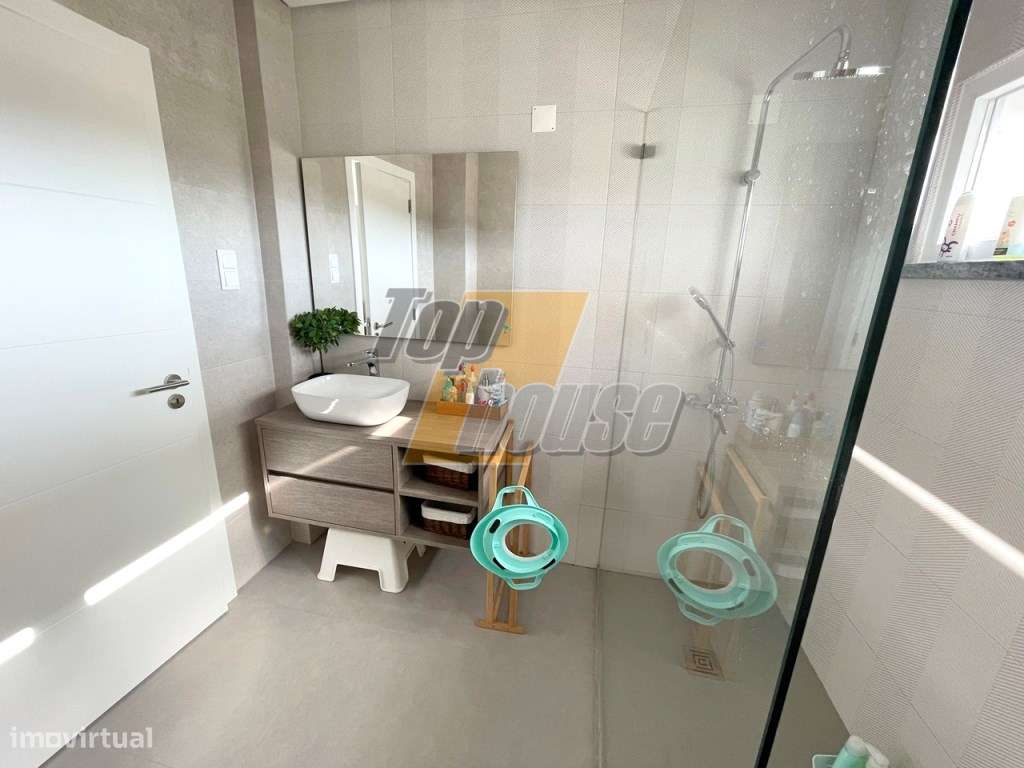 Moradia Isolada T4+1 com piscina-26