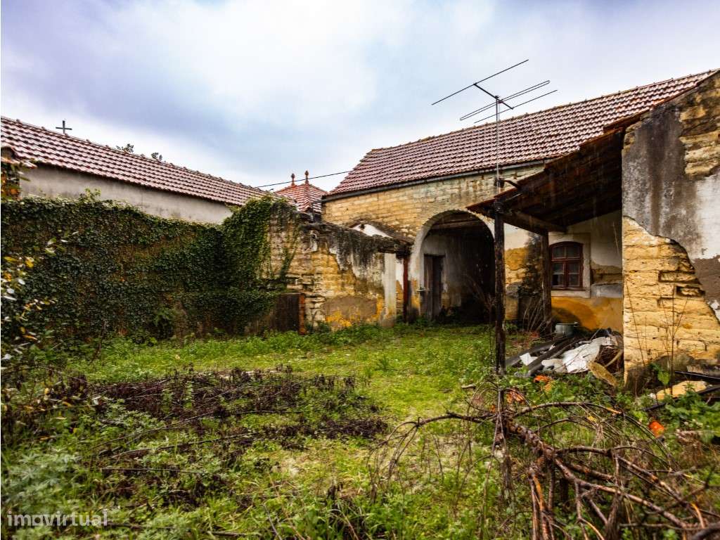 Moradia T2 por recuperar-14