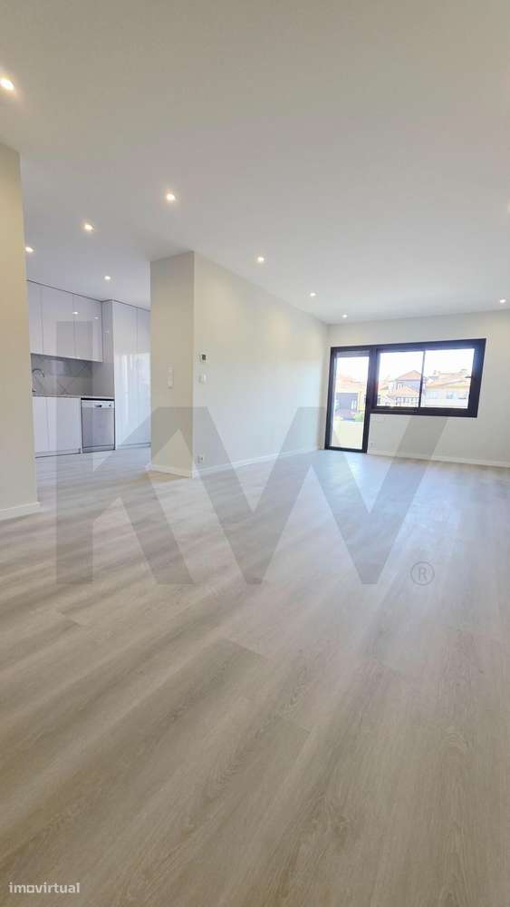 T2 Renovado com Terraço e  Mobilado em Paranhos | Junto ao Metro e Pol - Grande imagem: 4/21