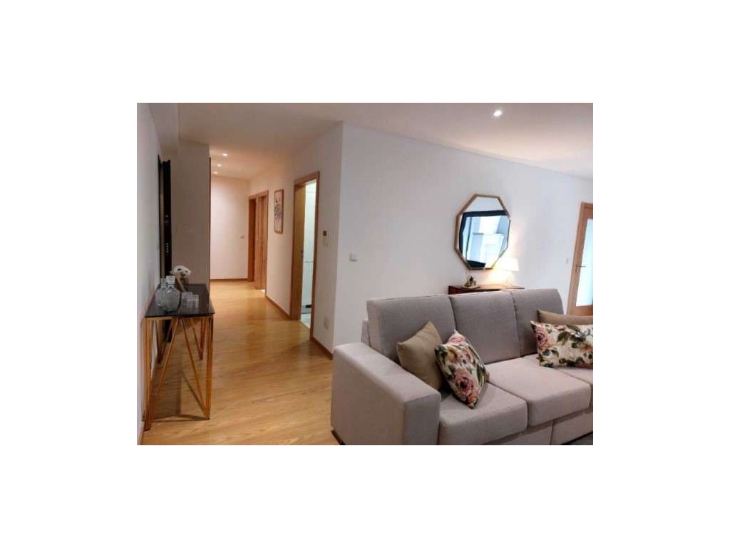 Apartamento T4 Recuado, novo, varanda com churrasqueira e lavandari...-16