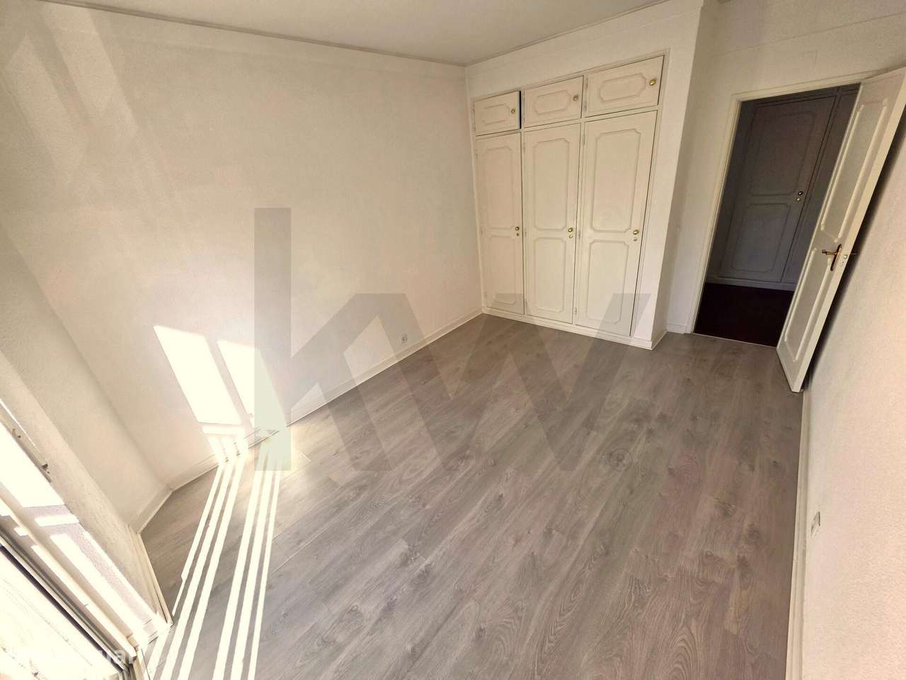 Estoril – Alapraia | Apartamento T2 Luminoso com Garagem Próximo da Pr-5