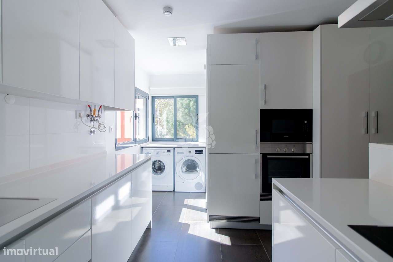 T4 duplex nos "Terraços da Guia" em Cascais com garagem e piscina-12