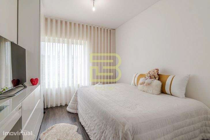 Apartamento T3 mobilado, convertido num T2(possibilidade de reverter p-8