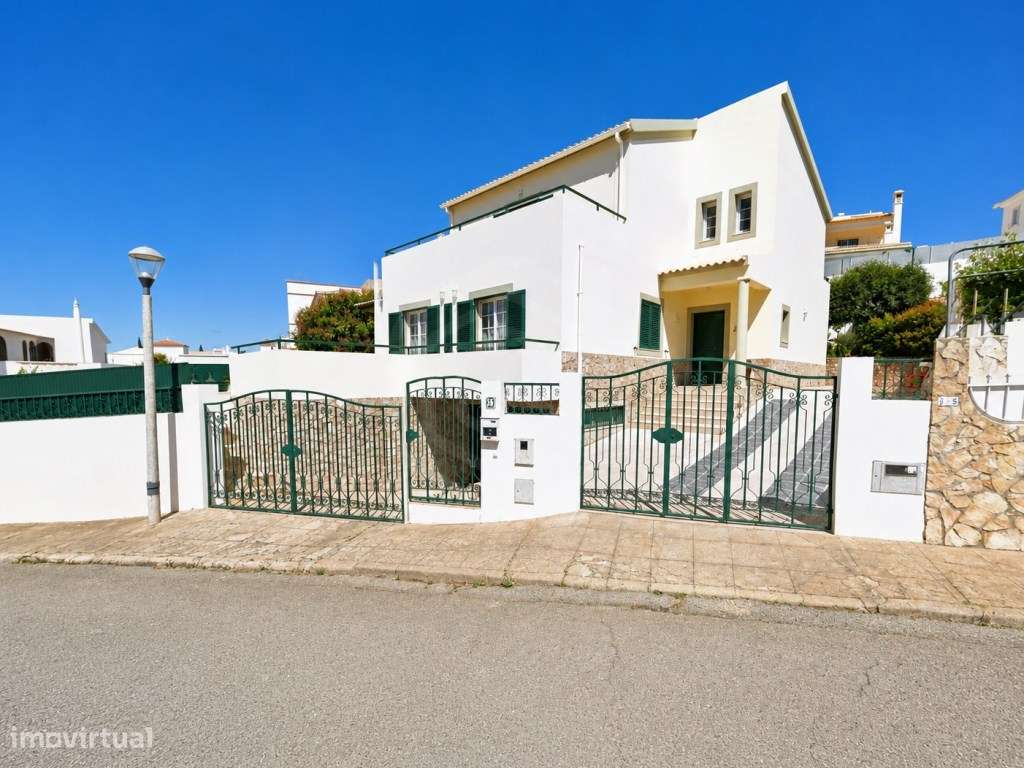 Moradia V4 com Garagem para 4 Carros, Goncinha, Loulé, Algarve-0