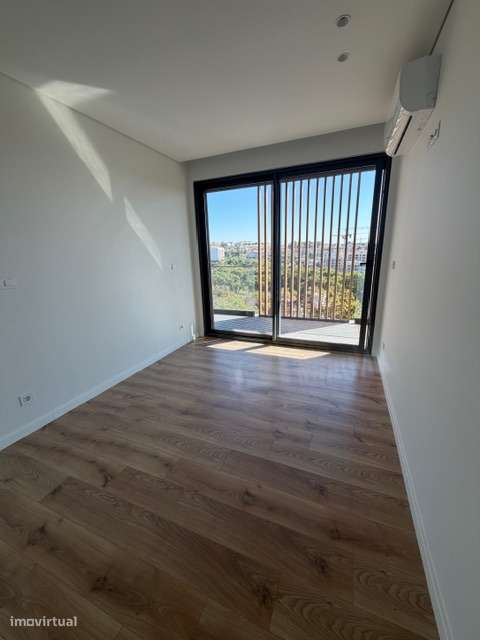 T2 em suítes, Varanda de 35,59 m² e Box para 2 Viaturas | Oeiras Golf-16