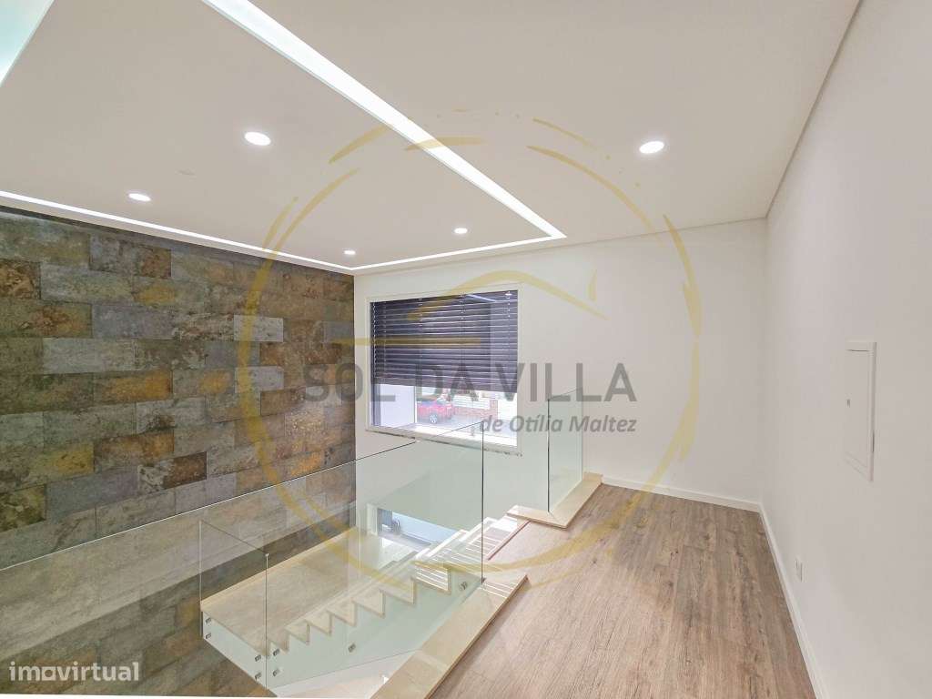 Moradia T4 Isolada com piscina - Valadares, Corroios - 750.000€-32