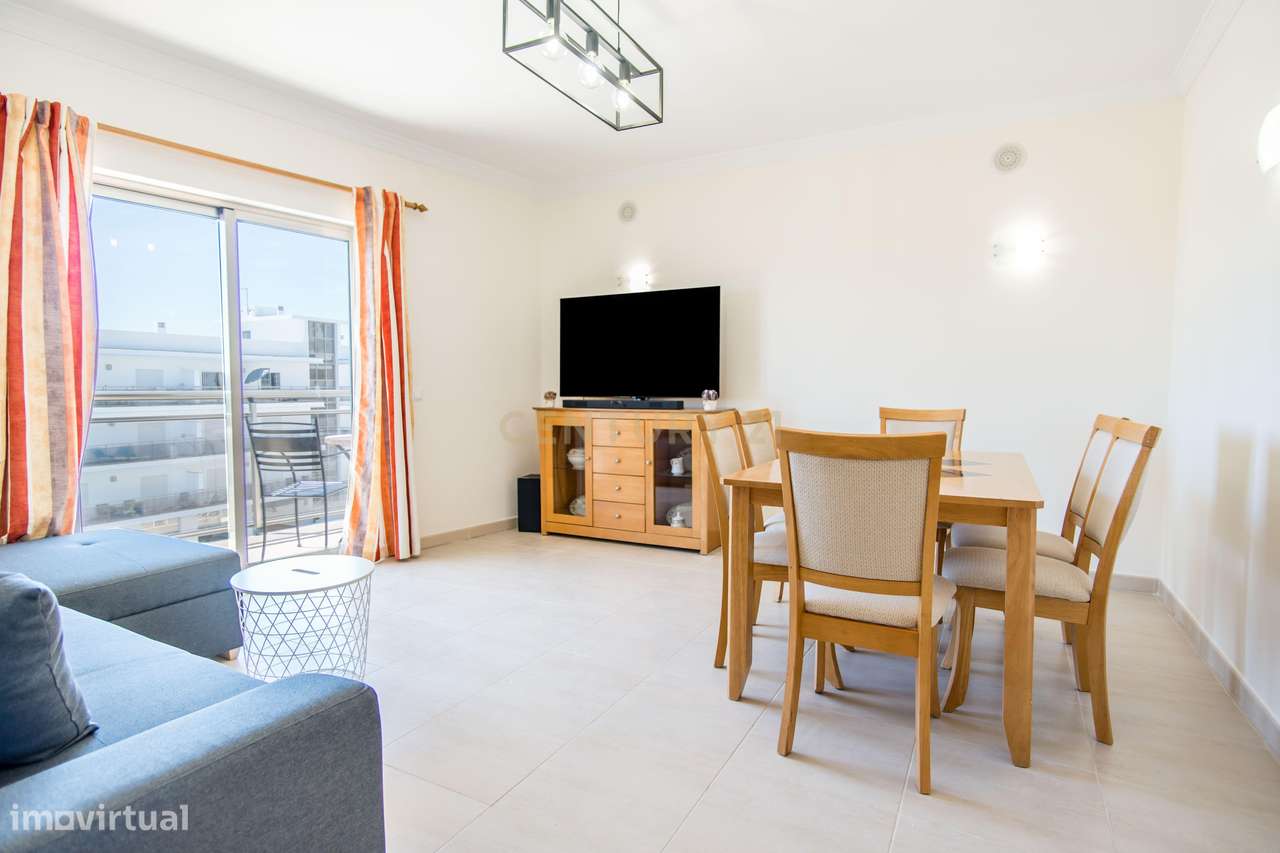 Apartamento T2 com Garagem e Piscina no centro de Albufeira - Grande imagem: 3/13