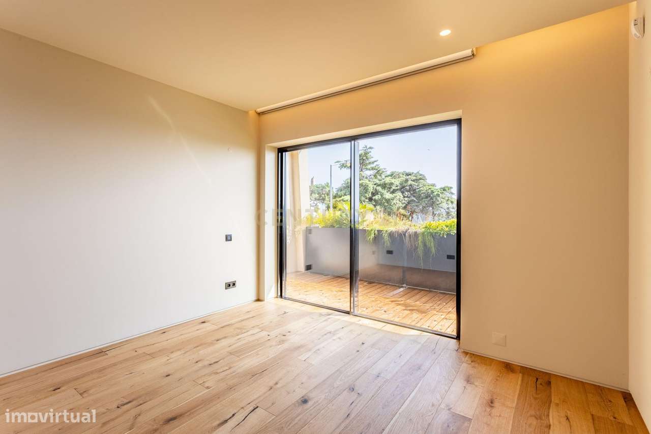 Moradia T4 + T0 Independente — Alto da Parede, Cascais-23