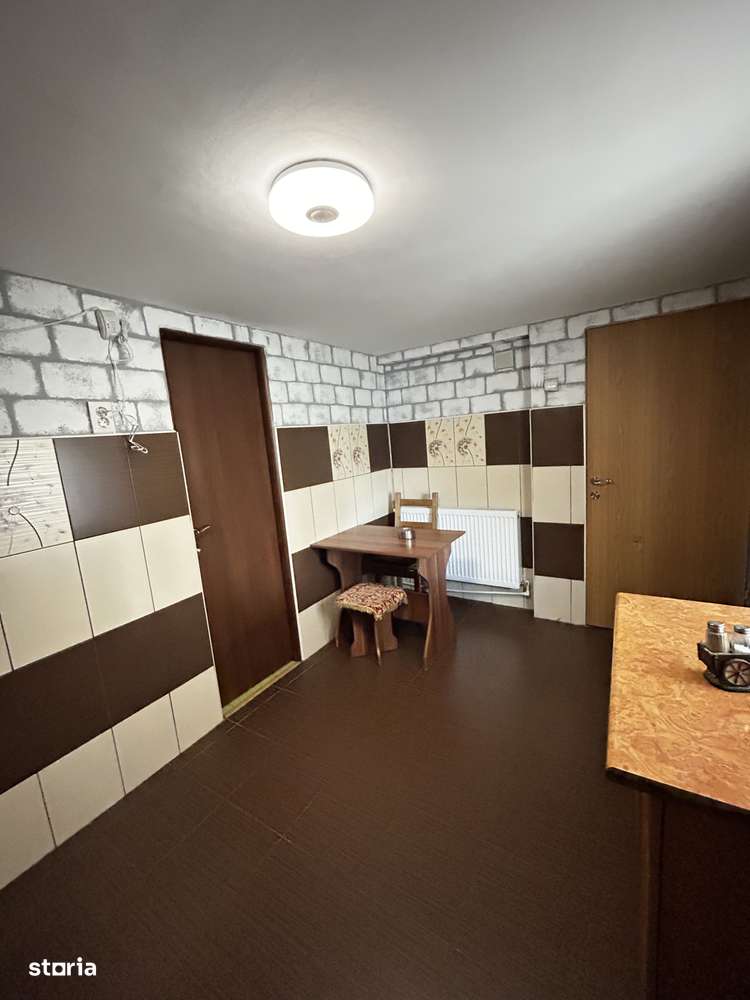 Casa 8 Camere Cu Teren 1500mp In Cermei - Imagine principală: 4/20