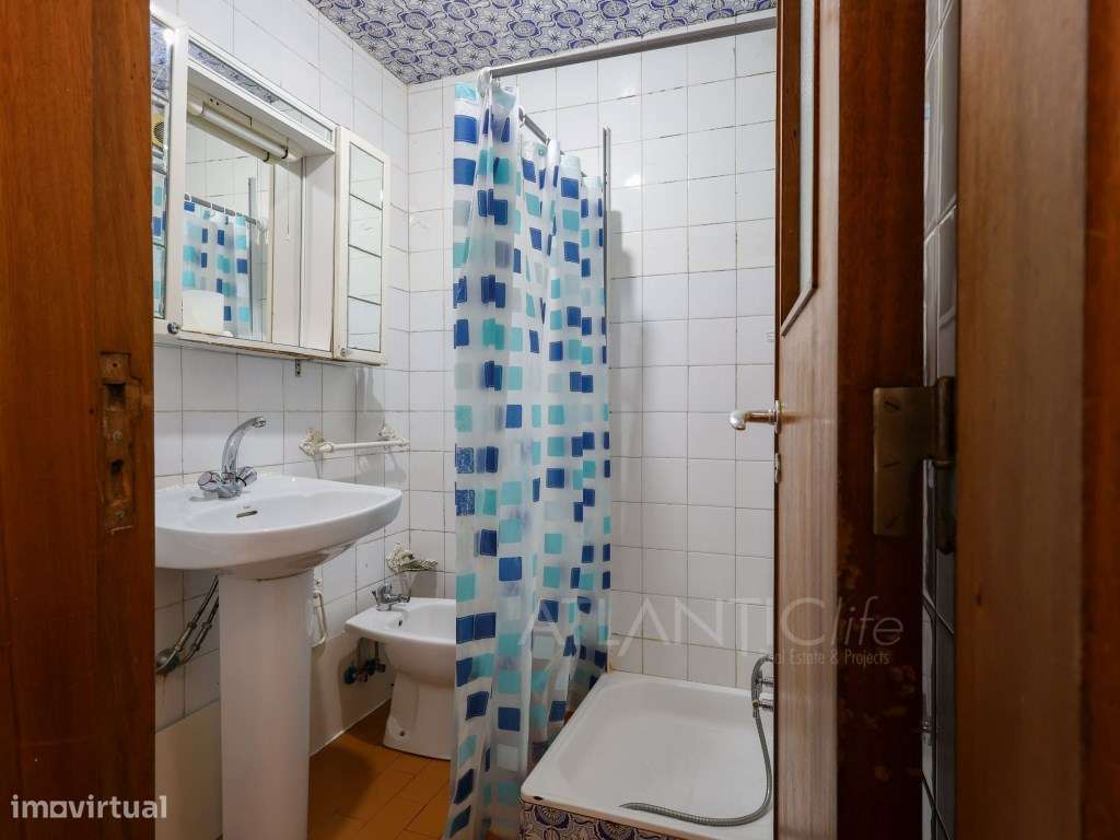 Moradia T6 em Monte Abraão-49