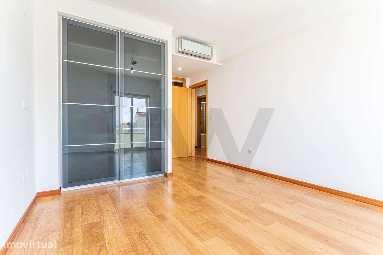 Apartamento T3 Duplex com aproveitamento superior | 5 Quartos | Garage-21