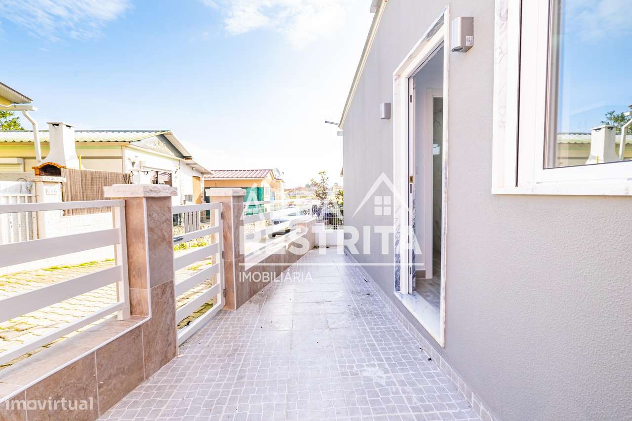 Moradia pré-fabricada nova T2 A VENDA no Parque Verde em Fernão Ferro.-24