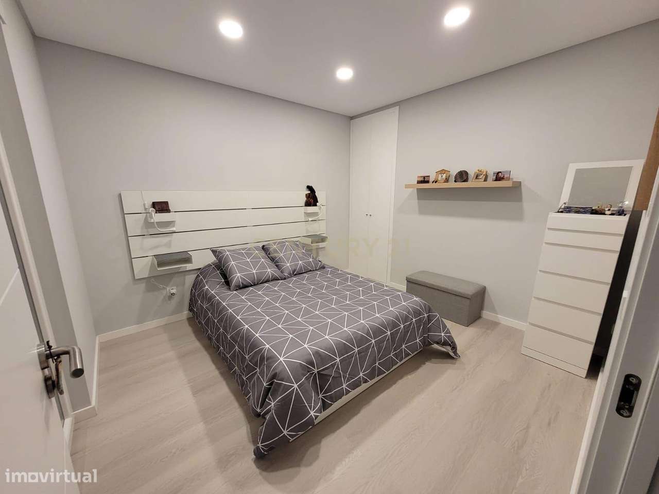 Apartamento T2 semi-novo, no Alto do Seixalinho, Barreiro-11