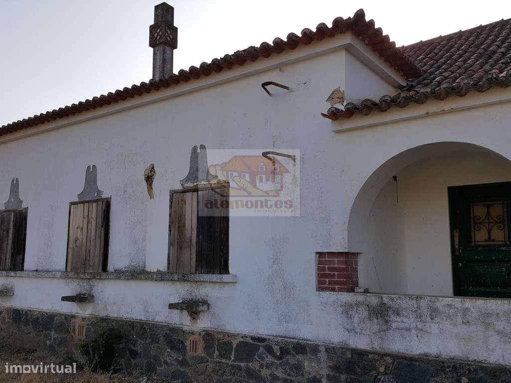 Casa senhorial em aldeia histórica a 45 minutos das praias-8
