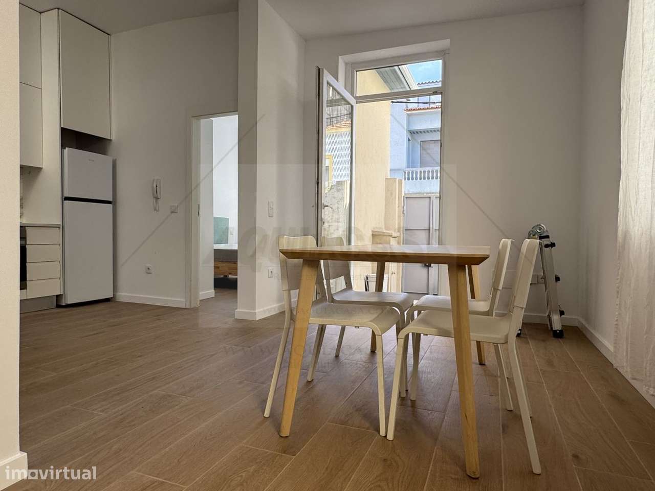 Aluga-se Moradia T1 junto à Praça Velásquez no Porto - Grande imagem: 4/28