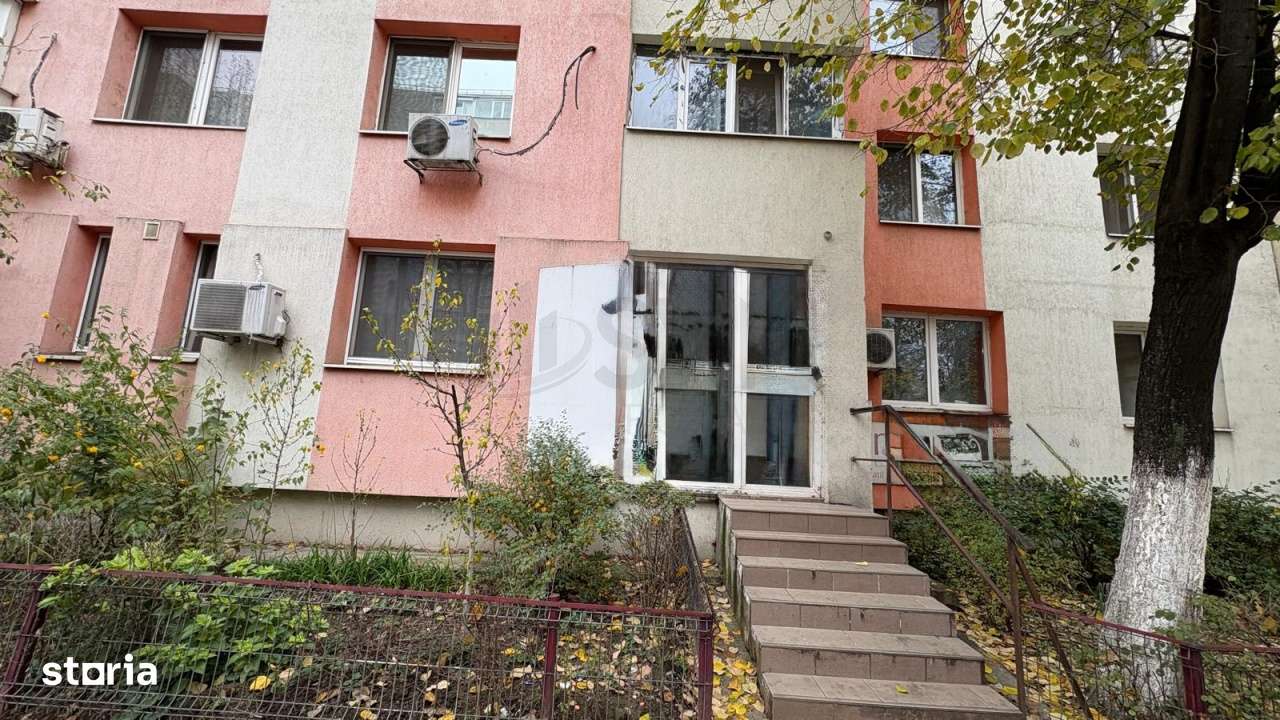 De vanzare spatiu comercial la parterul unui bloc 3 camere - Imagine principală: 2/6