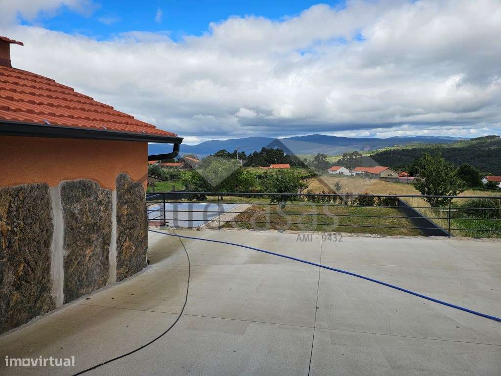 Moradia T3 em Pedra com Piscina | Candemil, Vila Nova de Cerveira-15