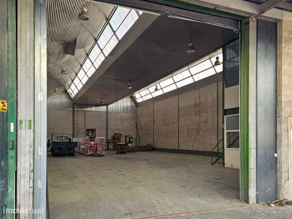 Armazém Industrial com 525 m², Pé-Direito de 7 m, com Escritório | ... - Grande imagem: 4/12