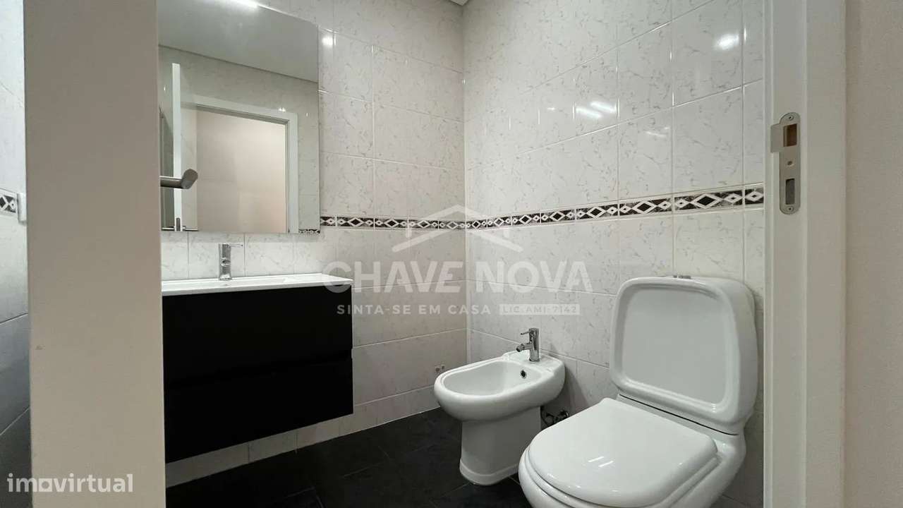 T2+1 Renovado na Madalena | Último Piso com Vista Mar e Box Privativa-21