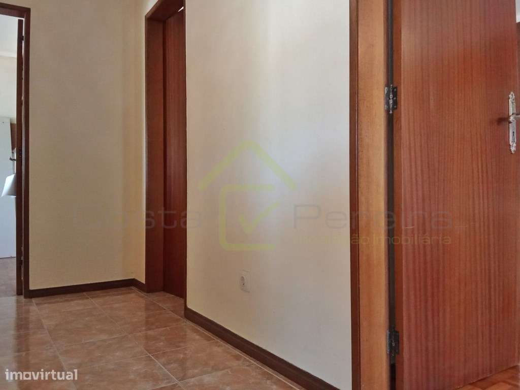 Moradia T3 +1 com espaço exterior e vista campo a minutos das Praias-19
