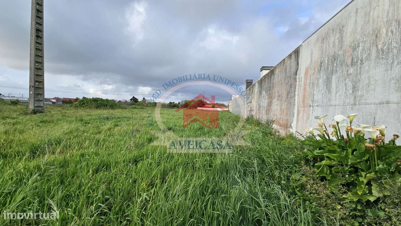 Moradia isolada T5 em bom estado com quintal e garagens-34