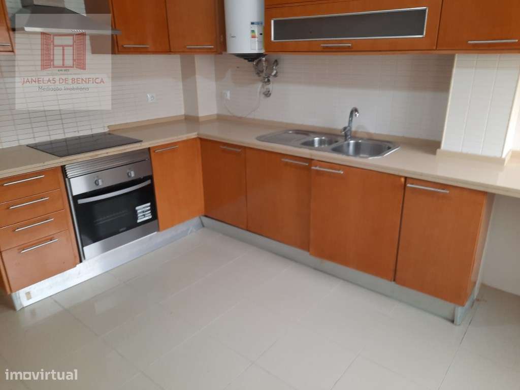 T3 recuperado C/ cozinha equipada- Rio de Mouro- Sintra - Grande imagem: 2/24