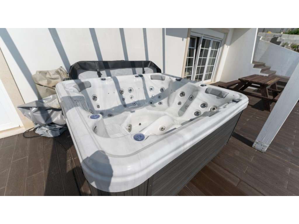 Moradia isolada V2+2 com vista mar na Praia da Légua-10