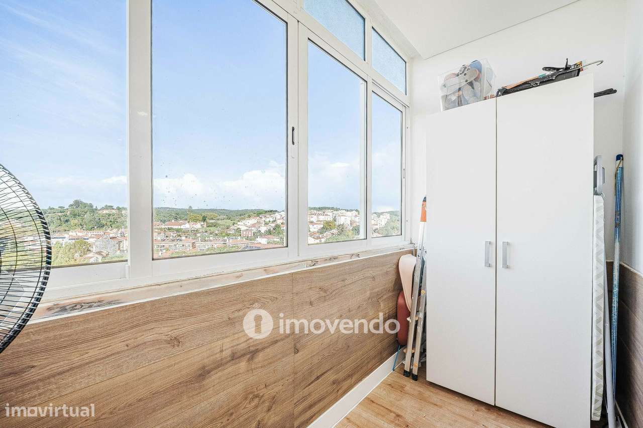 Apartamento T2 totalmente remodelado, com cozinha equipada, em Belas-18