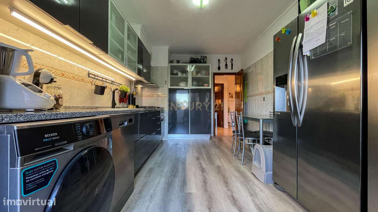 Apartamento T2 Remodelado - Tapada das Merces - 100M2 - Grande imagem: 2/19