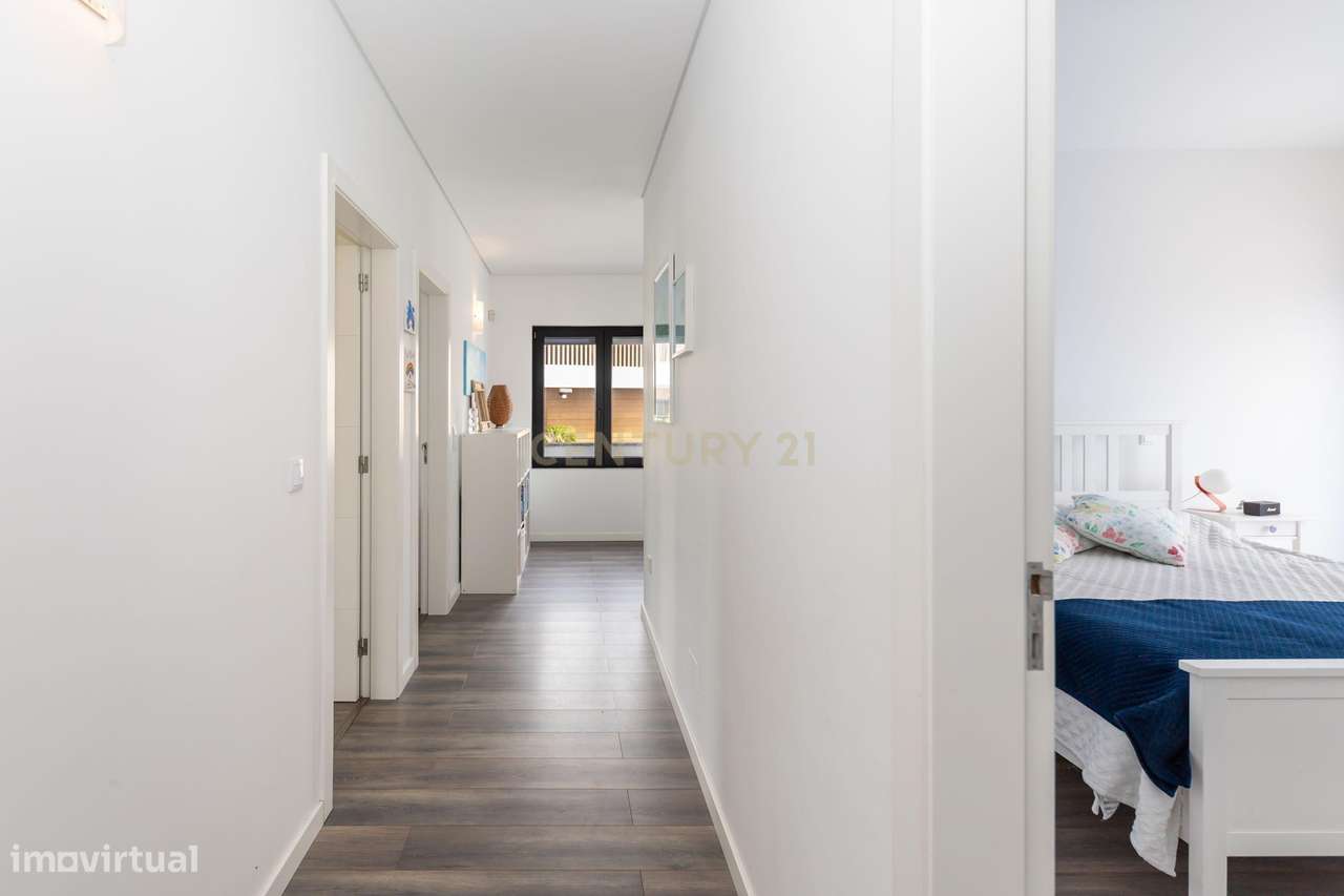 Moradia Isolada T4 de Prestígio – Bairro de São João, Sobreda-31