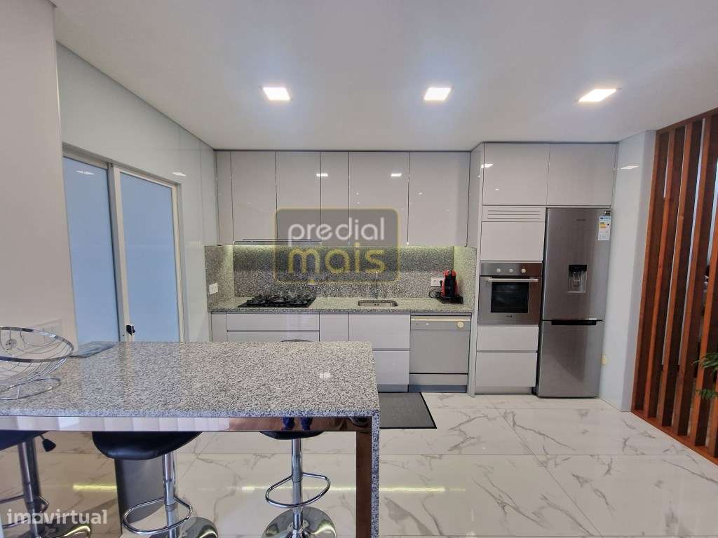 APARTAMENTO T3 C/ NOVO - Junto ao Centro - Talvai - Grande imagem: 4/12