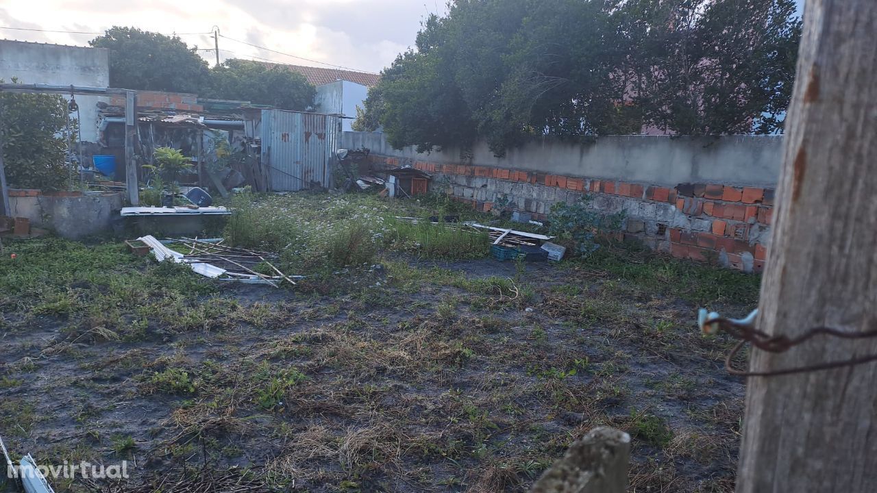 Terreno Urbano de 200m2 em Vale do Grou, Alhos Vedros