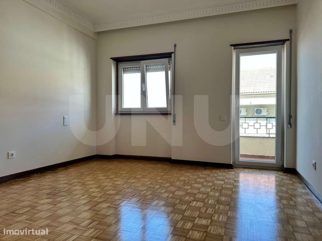 T4+2 com Varanda Panorâmica e Garagem Ampla - Conforto, Espaço e Ve...-13