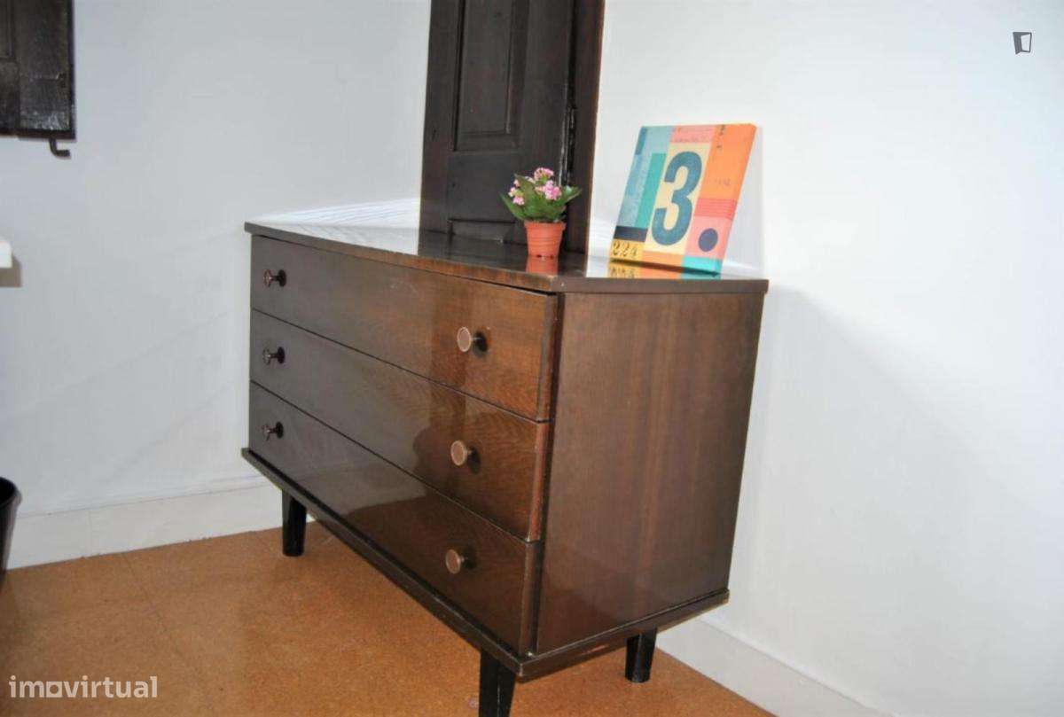 Quarto - localizado em Castelo branco - Grande imagem: 5/14