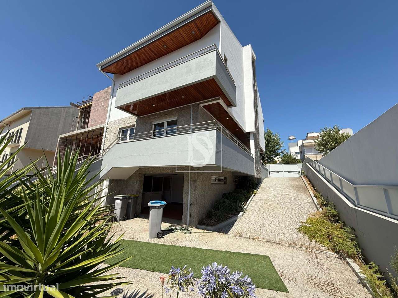 Moradia T4 de Luxo em Valongo com Jardim, Domótica e Acabamentos de Al-25