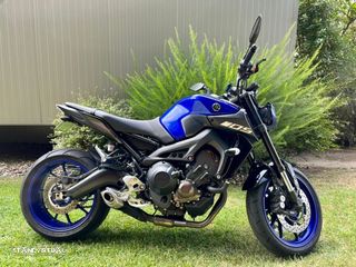 Yamaha MT-09 blue